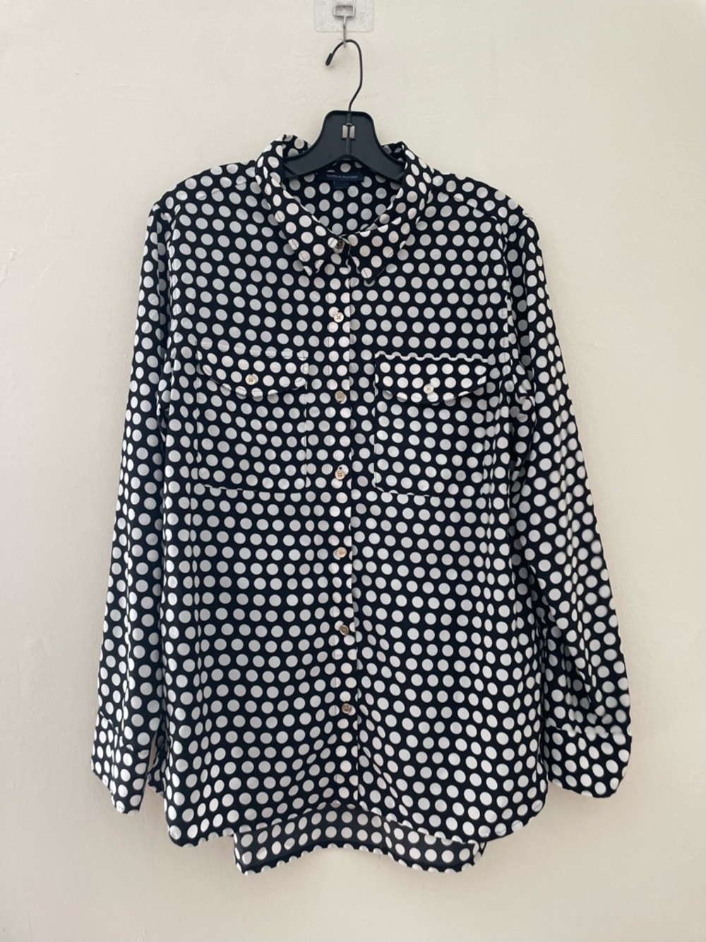 NWOT! Women’s Tommy Hilfiger Clip Black/White Polka Dot Button Down Blouse Large - Picture 2 of 15
